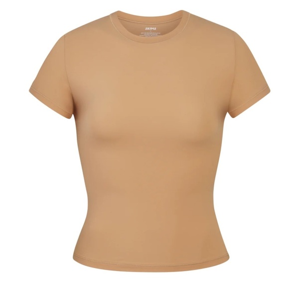 SKIMS Tops - Skims Medium FITS EVERYBODY T-SHIRT Ochre NWT
